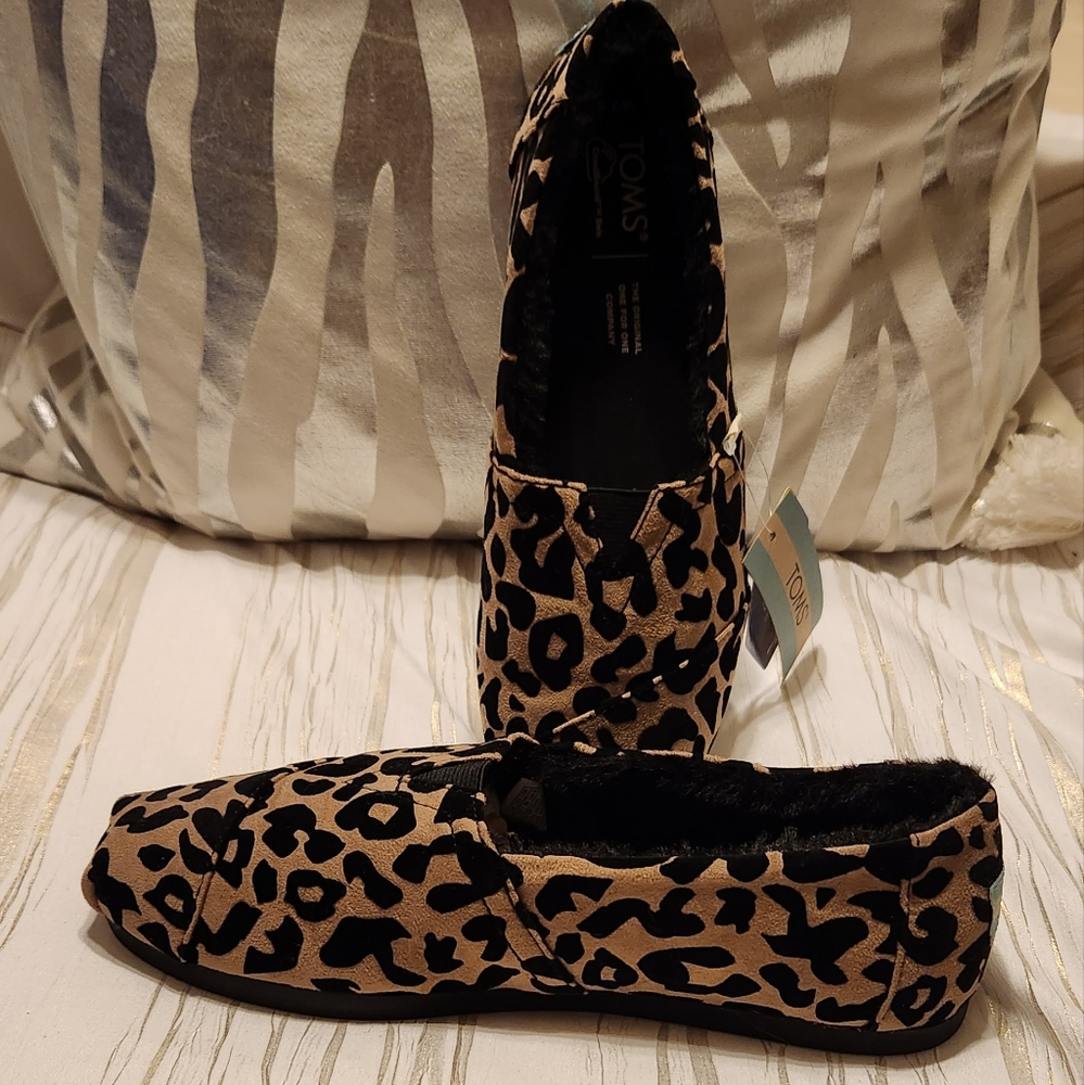 Leopard print Toms 7.5 flat shoes